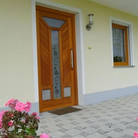 Flat With Swimming Pool In Prackenbach *